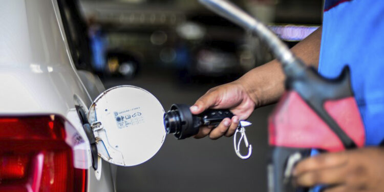 Auxílio-gasolina: veja quem terá direito ao benefício