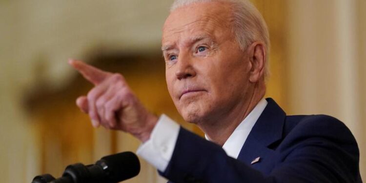 Biden fecha espaço aéreo dos EUA para aviões russos