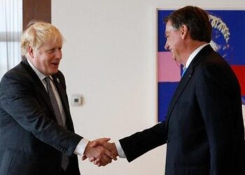 Bolsonaro e Boris Johnson exigem cessar-fogo, diz Reino Unido