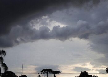 Calor e baixos volumes de chuva previstos para a segunda-feira no RS