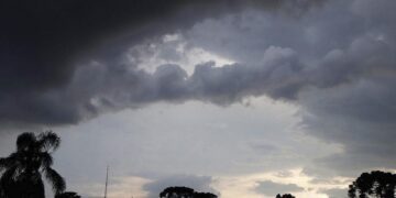 Calor e baixos volumes de chuva previstos para a segunda-feira no RS