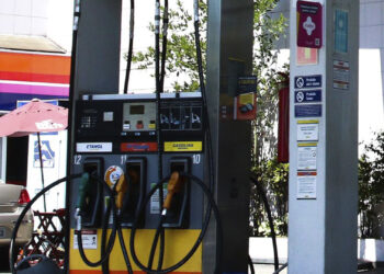 Governo sanciona projeto que fixa ICMS sobre combustíveis