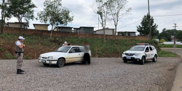 Homem de 34 anos é pego pela BM dirigindo sem habilitação em Nova Roma do Sul