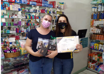 Drogaria Bella Itália recebe Certificado de Reconhecimento da Rádio Nova Roma FM