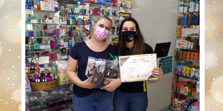 Drogaria Bella Itália recebe Certificado de Reconhecimento da Rádio Nova Roma FM