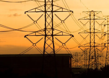 Conta de luz deve aumentar 21% no ano que vem, segundo a Aneel