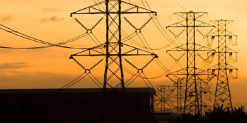 Conta de luz deve aumentar 21% no ano que vem, segundo a Aneel