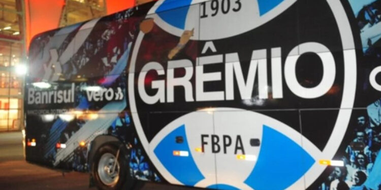 Polícia Civil prende preventivamente suspeito de atirar pedra no ônibus do Grêmio