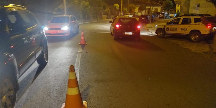 Seis autuações de trânsito e uma pessoa presa em Operação da BM de Nova Roma do Sul