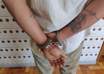 Jovem de 18 anos entra em  luta corporal com a BM e é preso em Nova Roma do Sul