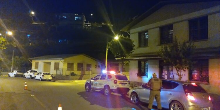 Final de semana tem um preso por embriagues no volante e outro preso por desacato em Nova Roma do Sul.