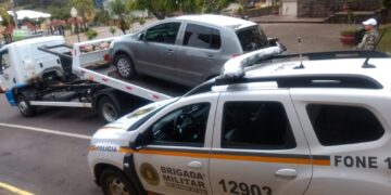 Homem de 20 anos é pego pela BM dirigindo sem carteira e com licenciamento vencido em Nova Roma do Sul
