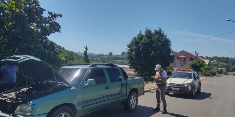 Homem com vasta ficha criminal é pego pela BM dirigindo sem habilitação no centro de Nova Roma Do Sul
