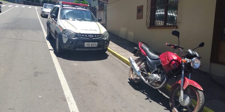BRIGADA MILITAR aborda adolescente de 16 anos dirigindo moto em Nova Roma Do Sul