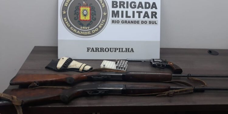 Mulher de 59 anos é ferida na cabeça pelo seu marido com um tiro acidental em Farroupilha