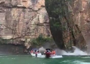 VÍDEO: Cânion desaba, atinge lanchas de turistas e causa mortes em Capitólio, MG