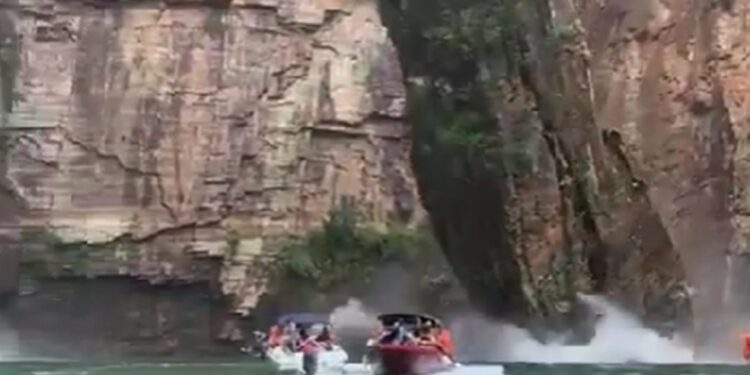 VÍDEO: Cânion desaba, atinge lanchas de turistas e causa mortes em Capitólio, MG