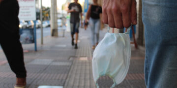 Publicado decreto que desobriga o uso de máscaras ao ar livre no RS