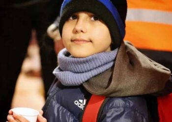 Menino ucraniano de 11 anos chega sozinho à Eslováquia