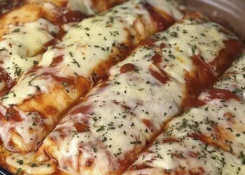 Massa de panqueca rápida e fácil recheada com frango e catupiry