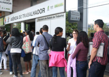 IBGE: desemprego cai 1,6 ponto percentual e atinge 12,6%