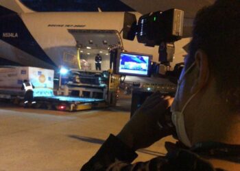 Brasil recebe primeiro lote de vacinas contra covid-19 para crianças