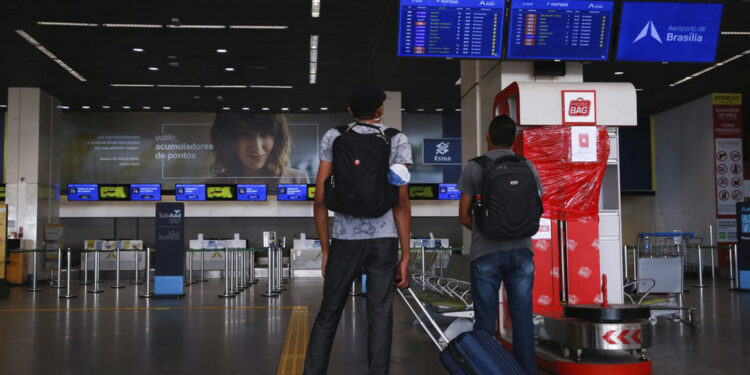 Ministro anuncia proibição de voos oriundos de seis países