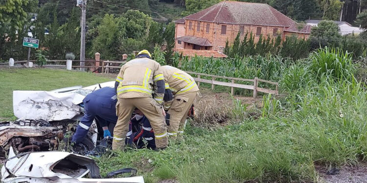 MOTORISTA MORRE APÓS ENVOLVER-SE EM UM ACIDENTE DE TRÂNSITO NA RSC-453, EM FARROUPILHA