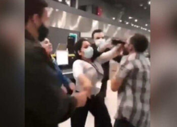 Funcionários e passageiros brigam após coelho ser impedido de embarcar em voo
