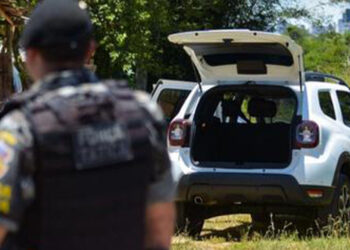 Tentativa de assalto a carro-forte provoca perseguição, confronto e morte em Porto Alegre