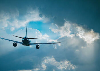 Como funciona o avião que faz chover?