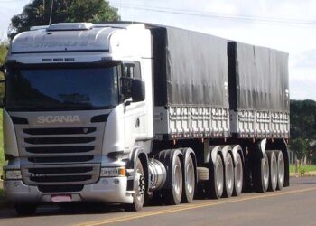 Caminhões têm restrição de tráfego no feriado de Carnaval