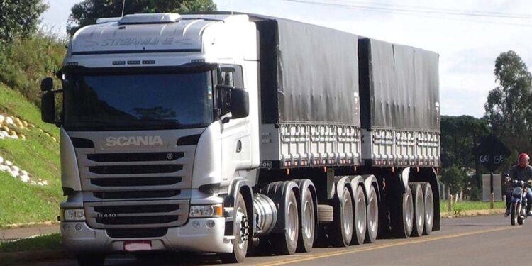 Caminhões têm restrição de tráfego no feriado de Carnaval