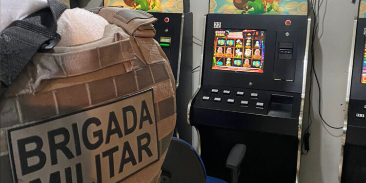 Brigada Militar de Farroupilha fecha casa de jogos de azar