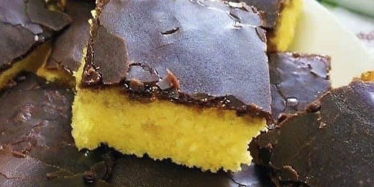 Bolo de Cenoura com calda crocante de chocolate