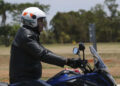 Bolsonaro sai sozinho de moto sem avisar seguranças e despista a imprensa