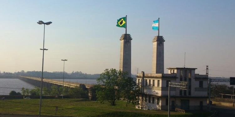 Reabertura das fronteiras terrestres do Brasil com Argentina e Uruguai ocorrerá no sábado (11)