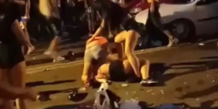 VÍDEO: Imagens registram brigas, correria e ação da BM durante o carnaval em Caxias do Sul