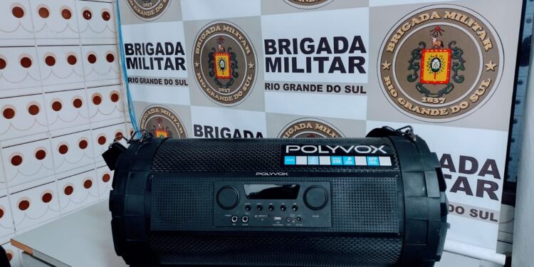 Com som alto que se ouvia 200 metros jovem tem caixa de som apreendida pela BM de Nova Roma do Sul