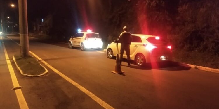 Dois veículos foram Autuados nas ações da Brigada Militar nesse final de semana, em Nova Roma do Sul
