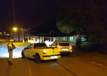 BM multa dois veículos por estarem com som alto, em Nova Roma do Sul