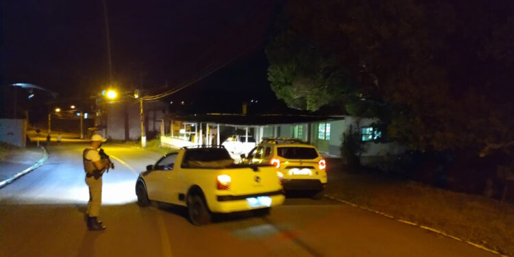 BM multa dois veículos por estarem com som alto, em Nova Roma do Sul