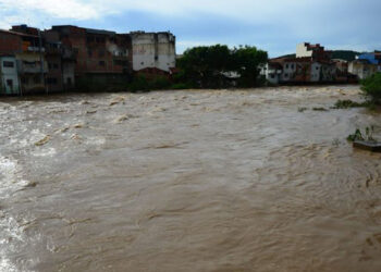 Chuvas deixam 63 cidades em situação de emergência em Minas