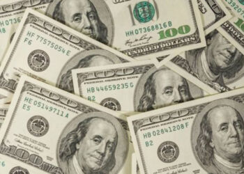 Dólar cai para R$ 5,40 e fecha no menor valor em 40 dias