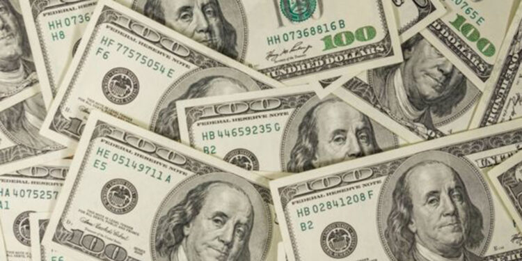 Dólar cai para R$ 5,40 e fecha no menor valor em 40 dias