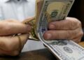 Vai viajar? Entenda o que pode acontecer com o dólar