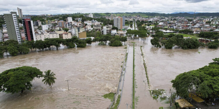 Defesa Civil registra 20 mortos e 31 mil desabrigados por chuvas na BA