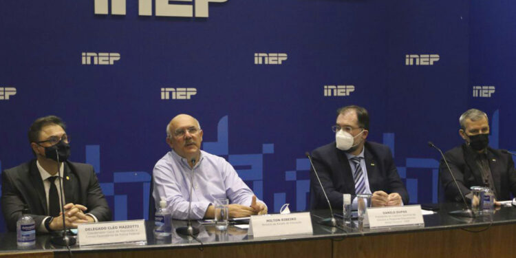 Primeiro dia de provas do Enem 2021 tem 26% de abstenção