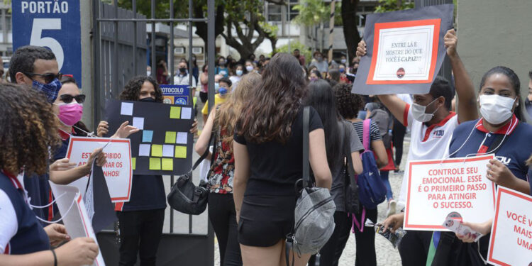 Enem: estudantes com covid-19 podem pedir reaplicação da prova