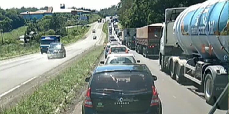 Obras de recuperação no asfalto da ERS-122 provocam lentidão no trânsito entre Farroupilha e Caxias